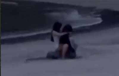 Cặp Đôi Địt Nhau Trên Bờ Biển Vắng Người Bị Ngư Dân Quay Lại