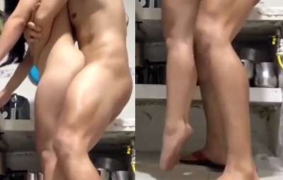 Mẹ Vắng Nhà Bố Dượng Đè Ra Địt Chân Không Chạm Đất